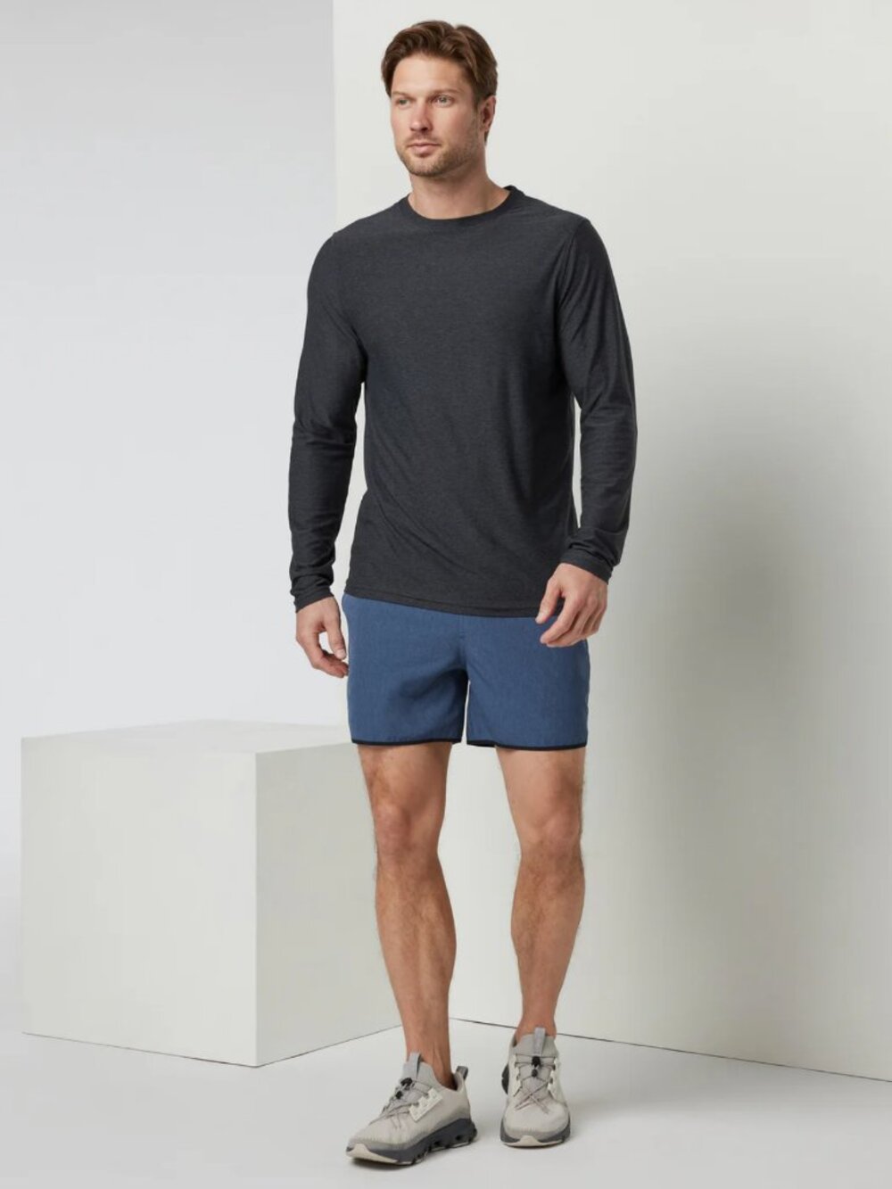 Vuori Mens Long Sleeve Strato Tech Tee Charcoal Heather Sz. L